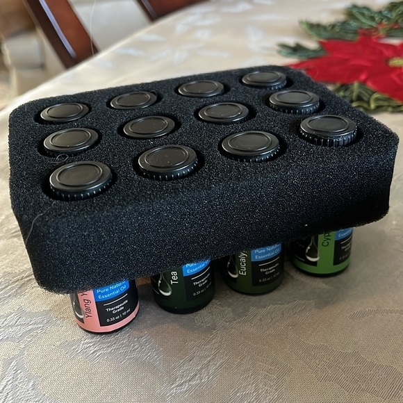 Brand New 100% Pure Essential Oil Set 12 Pack w/ Hard Shell Zip Carrying Case - Picture 11 of 16